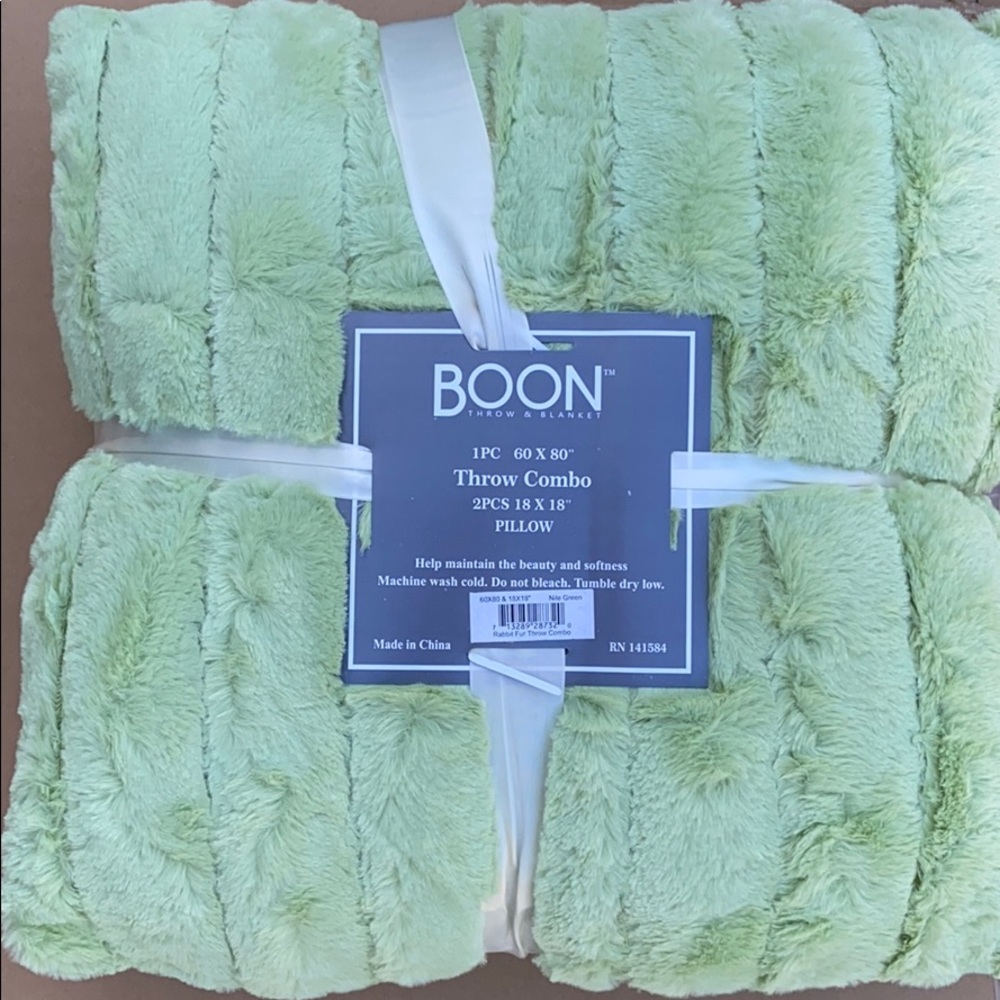 Brand new Throw Combo and Pillow